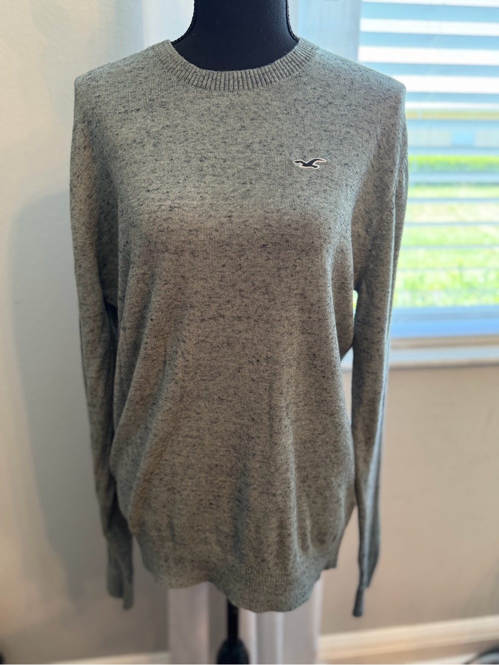 Hollister Classic Crewneck Sweater in Heather Gray size L